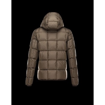 Moncler εταιρειεσ ρουχων