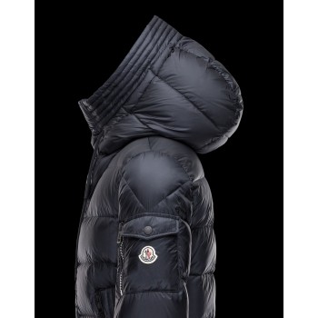 Moncler attrativo ρουχα