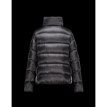 Moncler glou ρουχα