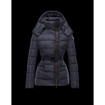 Moncler ον λινε ρουχα